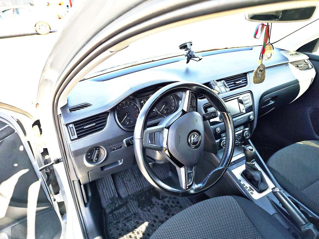 Skoda Octavia 1.6 TDI автомат Еуратек Сервизна история България
