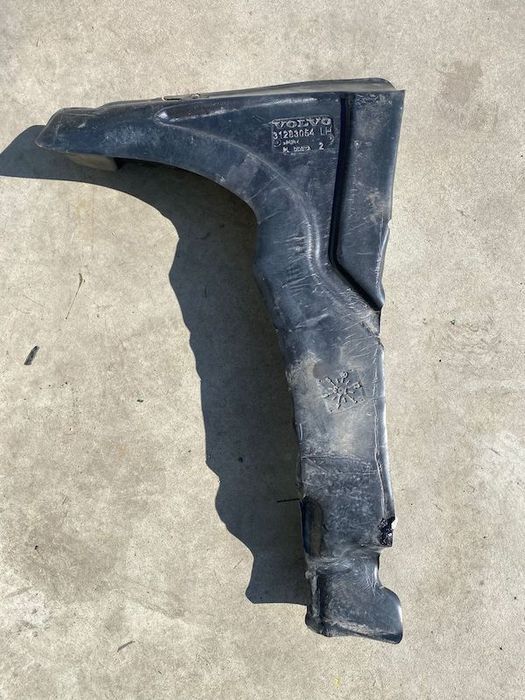 Burete aripa izolatie stanga VOLVO V40 V40 CROSS COUNTRY 31283054