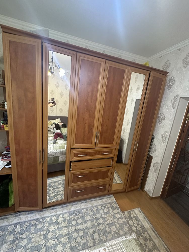 шкаф деревянный с партой