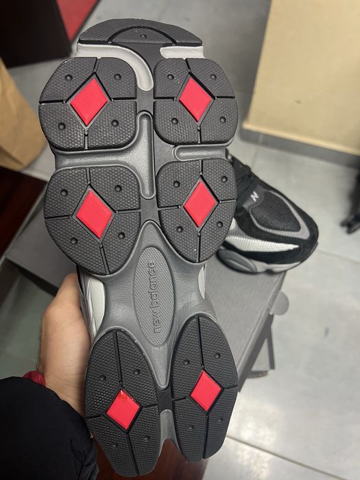 Маратонки New Balance U9060BLK