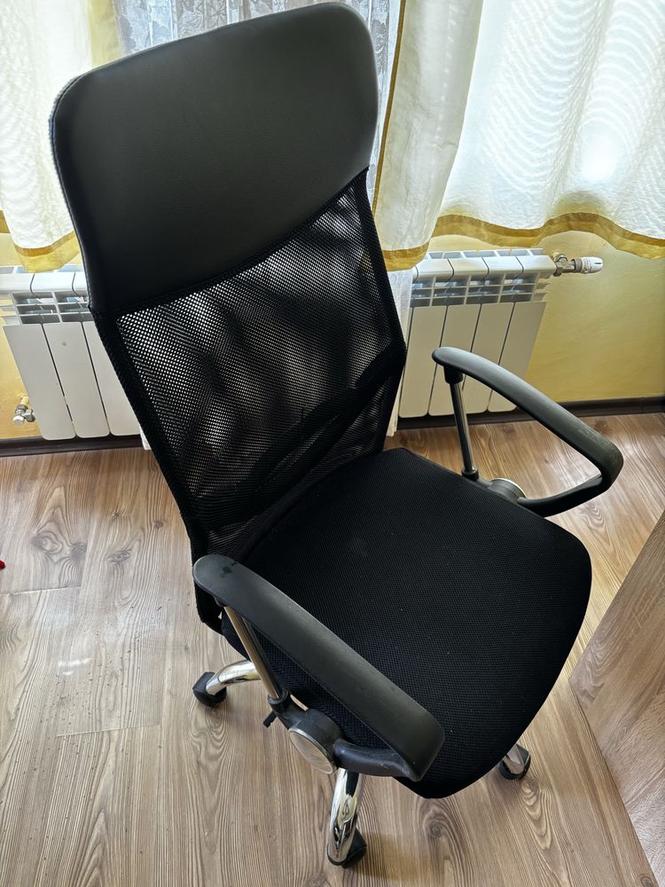Офис стол за бюро