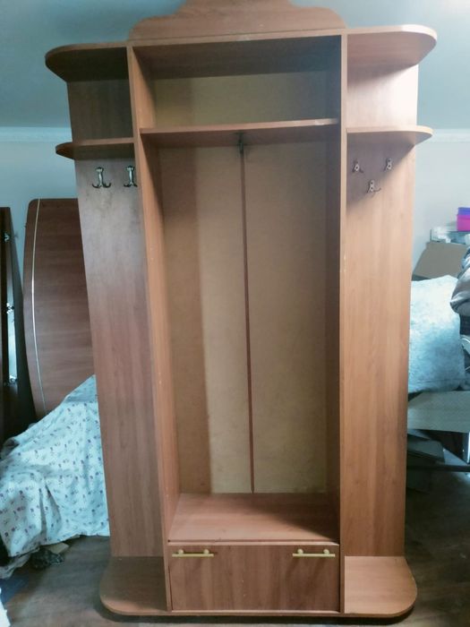 Пайдаланылған киім ілгіш шкаф сатылады