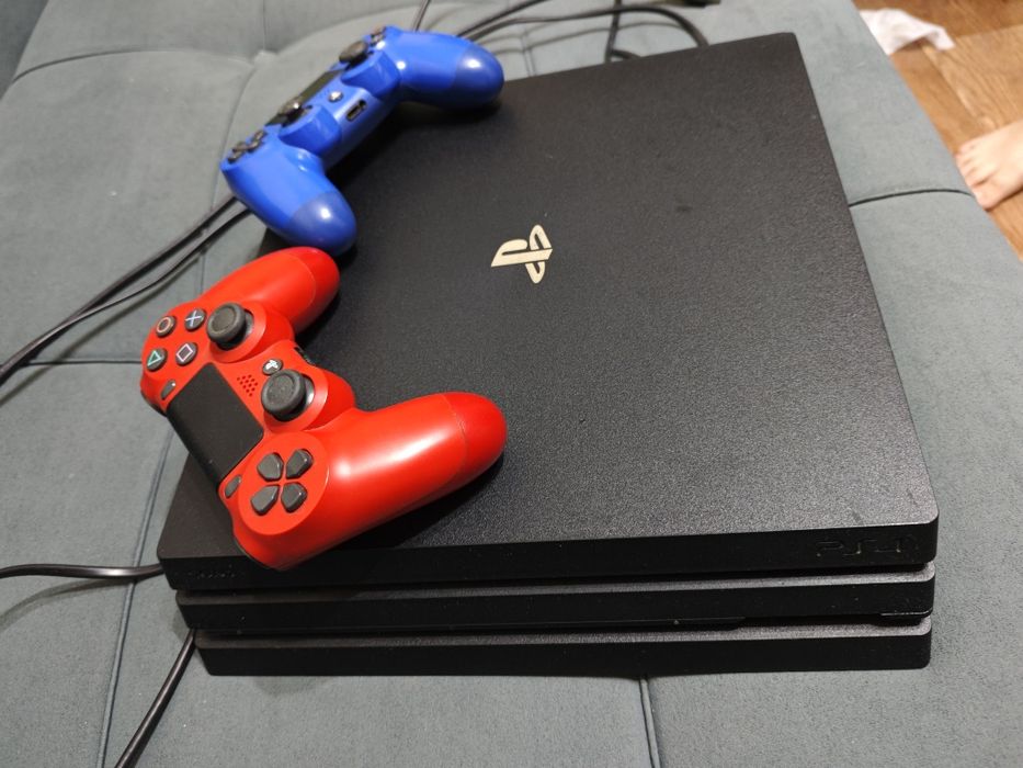 Продам PS 4 PRO 1ТВ