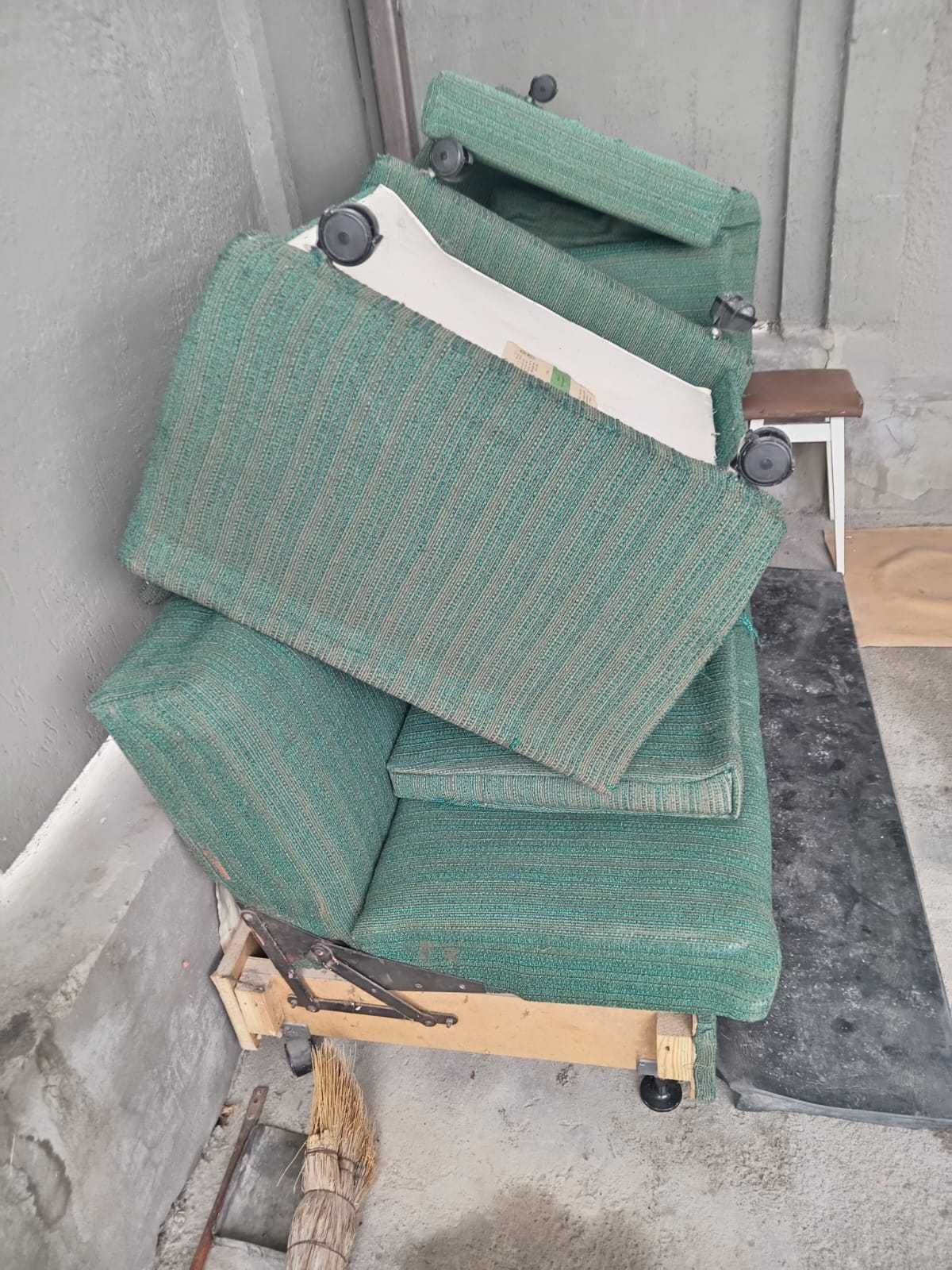 Продам раскладной диван и два кресла беларусь
