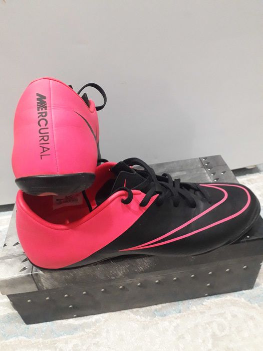 Обувь мужская для спорта.черно-малиновые.