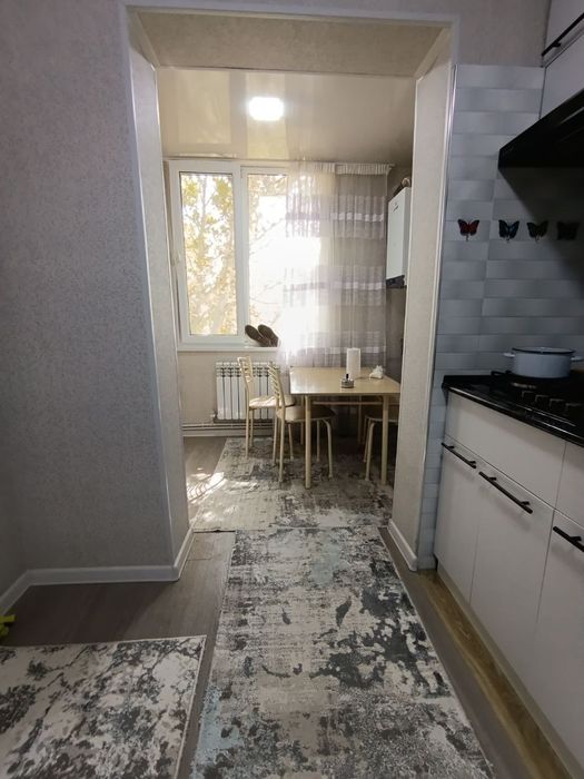 Продается квартира 2 комнатная 9 мкр 4 этаж место хорошая рядом все ес