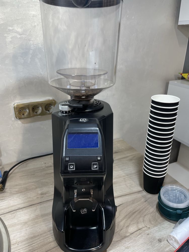 Продам Кофемолка Simonelli