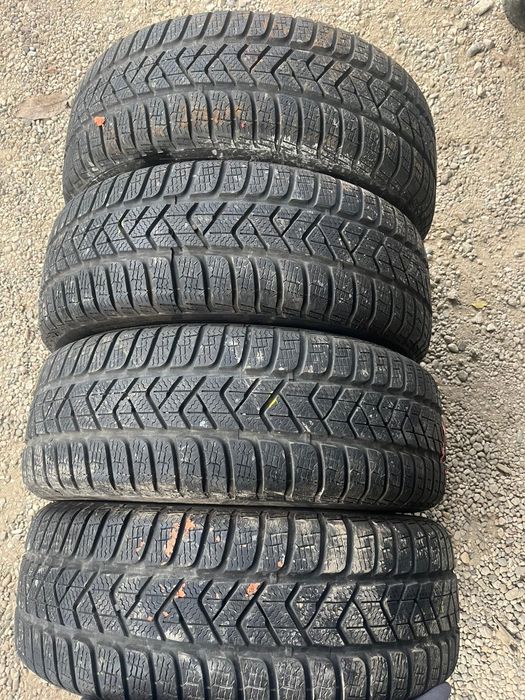 215/60 r16 de iarna 4 buc f bune PIRELLI