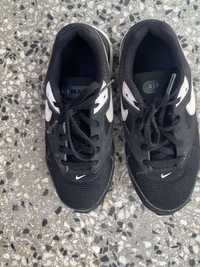 Черни обувки Nike