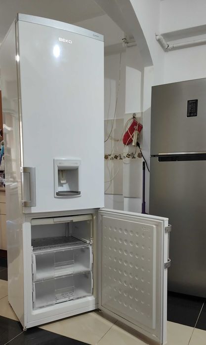 Combină frigorifică Beko BK386WD+ 380 L, dozator apă, stare bună