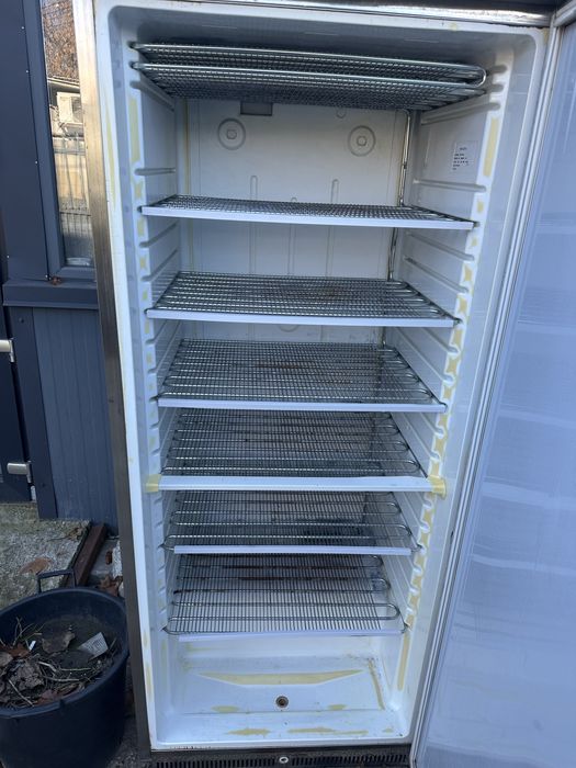 Frigider profesional inox, 6 rafturi, stare bună, funcțional