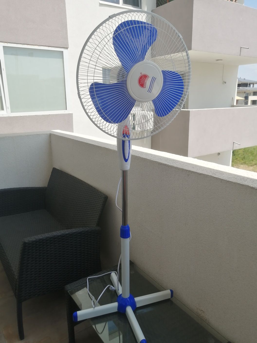 Ventilator de camera cu 3 trepte rotativ