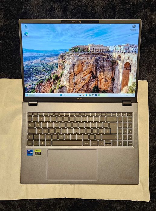 Vand propriul laptop Acer TravelMate P416.-52G!