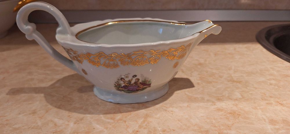 Супник Красива захарница, бонбониера, сосиера