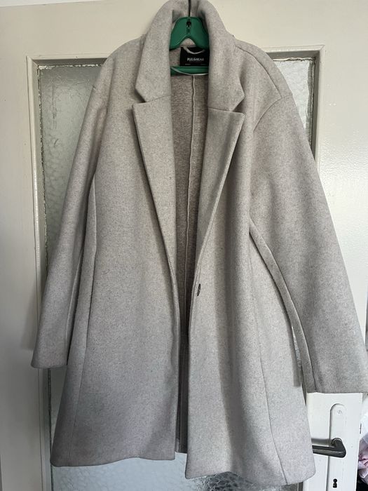 Продавам бяло палто