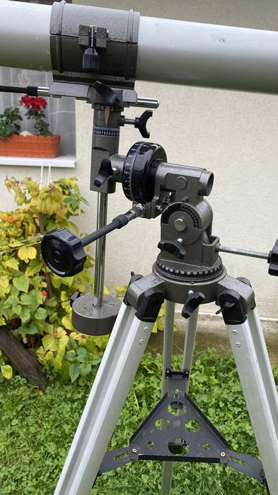 Telescop asteonomic refractor700/900mm montura ecuatoriala
