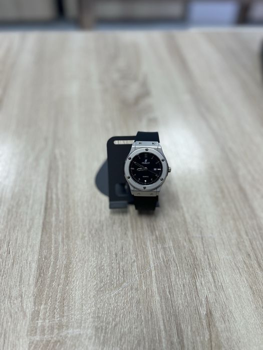 Часы Hubolt кварцевые