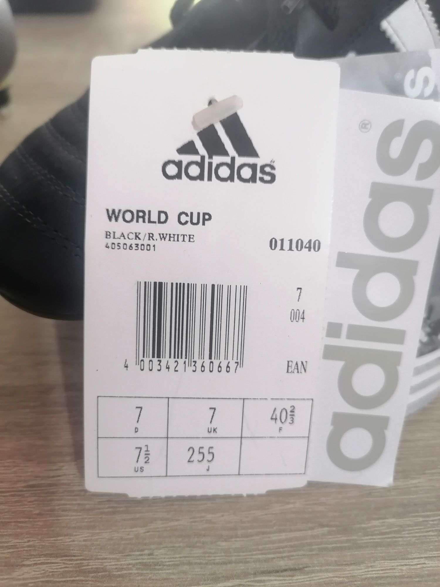 Футболни обувки adidas