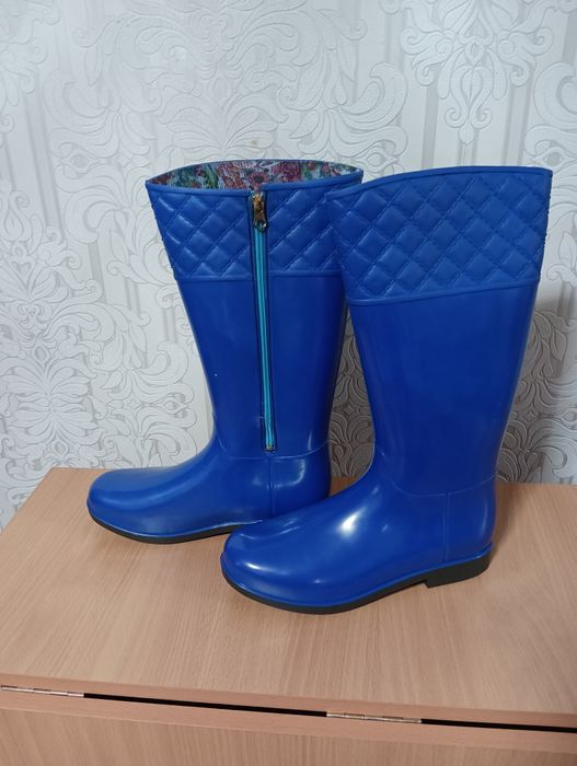 Сапоги резиновые женские новые.