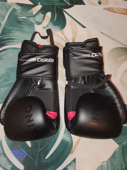 Mănuși de  box folosite negociabil