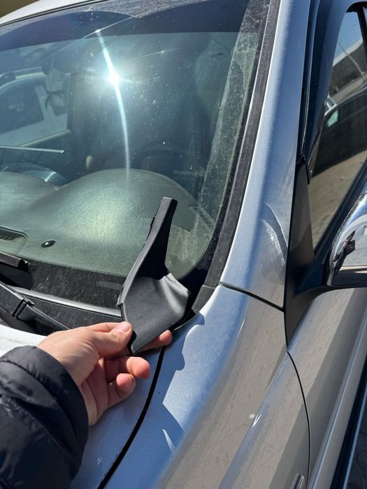 Уголок капота. молдинг Прадо 150