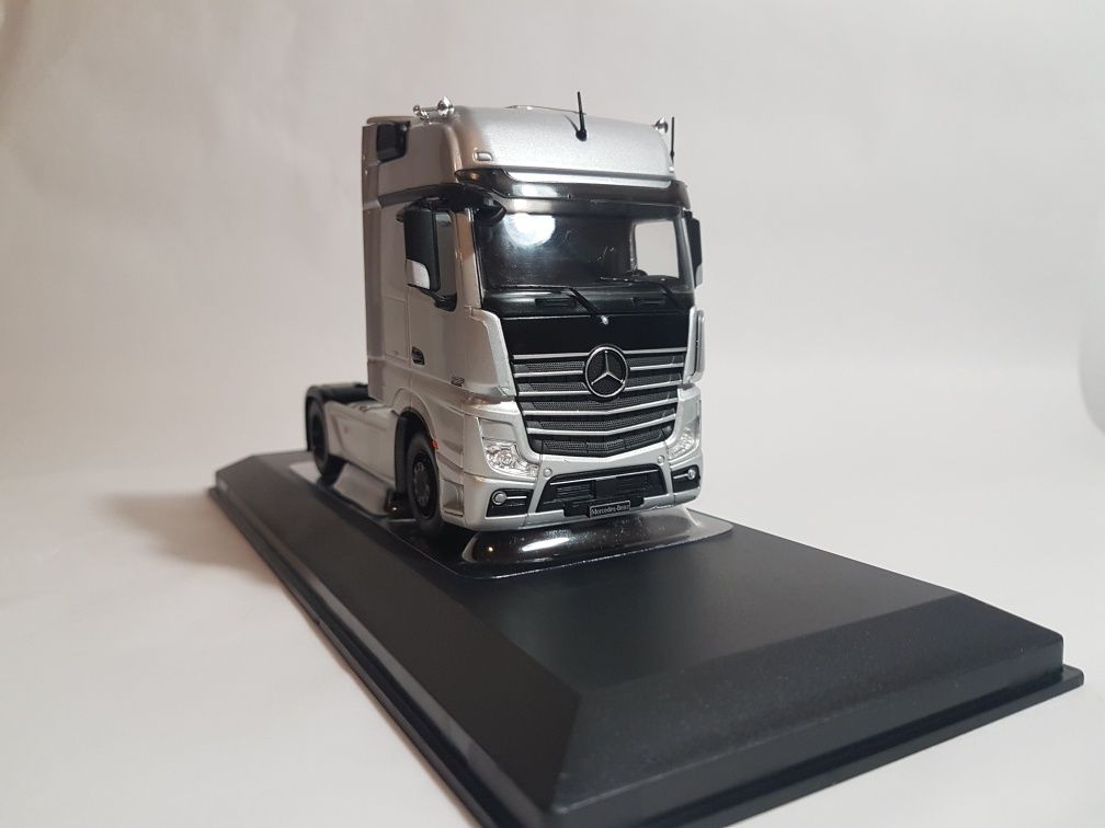 Machete camion Mercedes , Ford scara 1/43