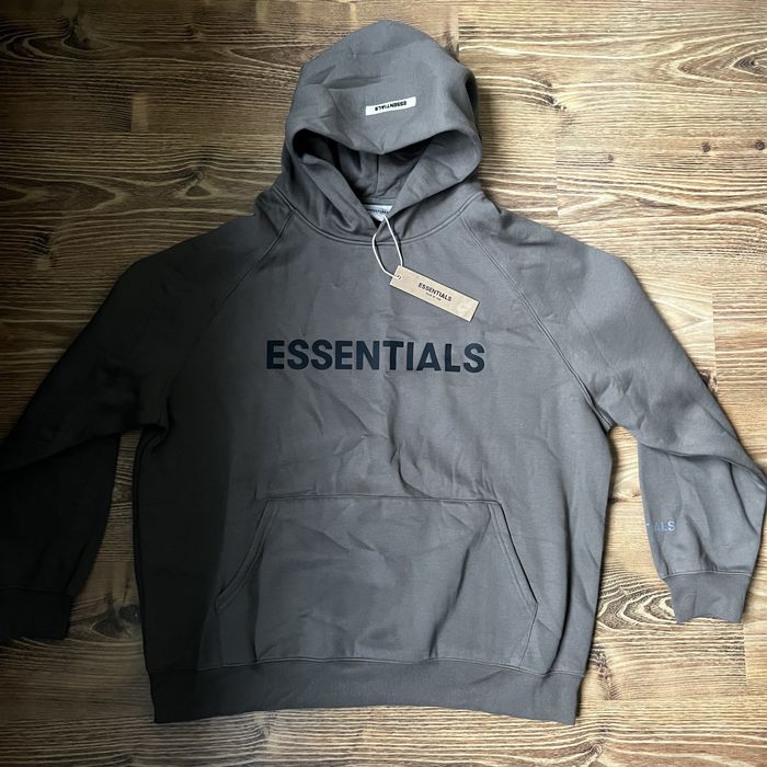 Hanorac Essentials nou cu eticheta