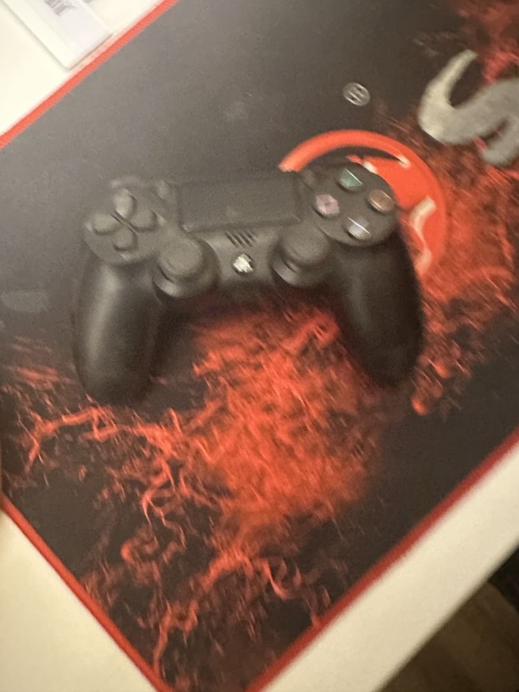 Продавам джойстик за playstation 4