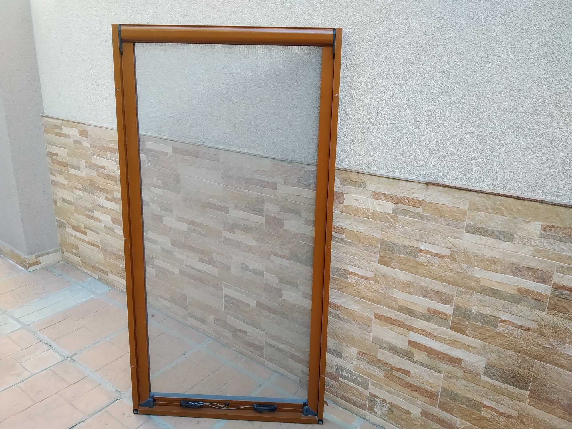 Ролетен комарник кафяв