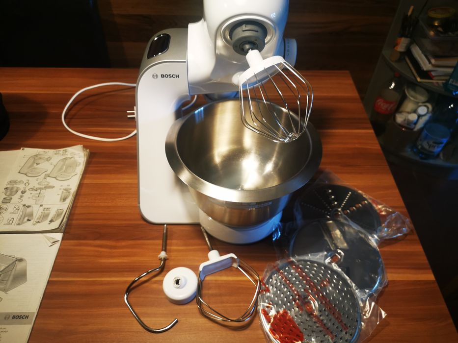 Robot de bucătărie multifunctional Bosch in stare impecabilă. 
L-am fo