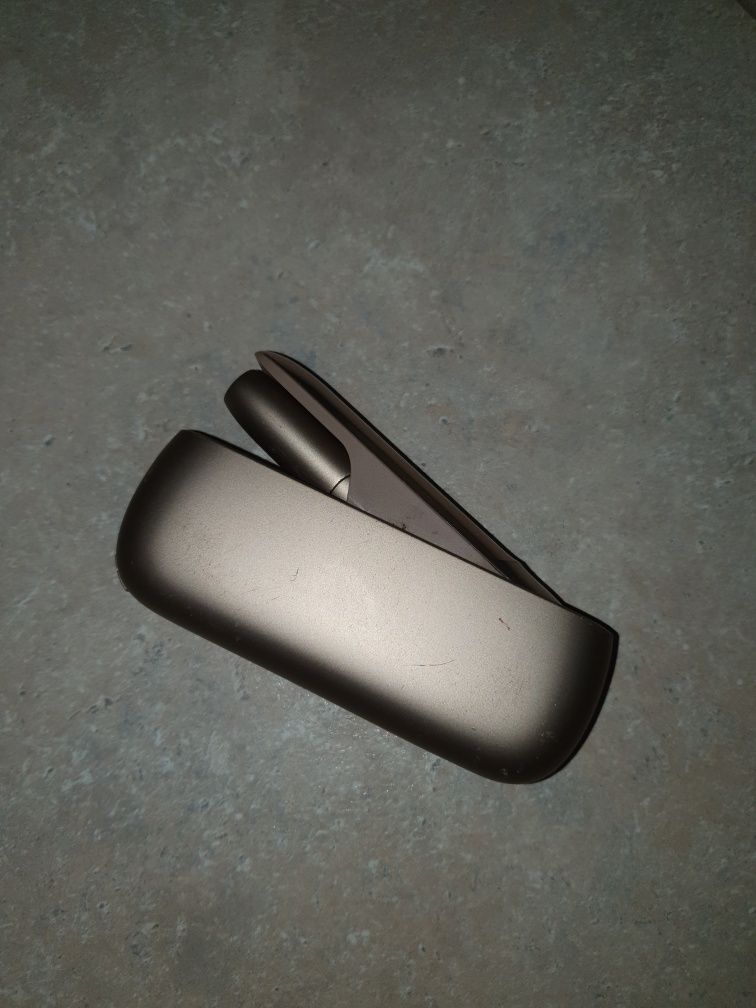 Vand Iqos varianta gold.