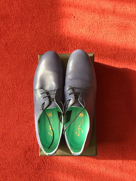 Продажба на нови дамски обувки