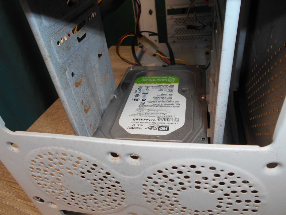 Vand PC complet ,cadou un Leptop Compaq Presario și Router wireless