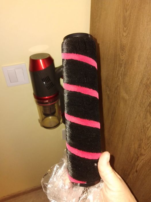 Aspirator Myria vertical cumparat de 3 luni ,folosit puțin