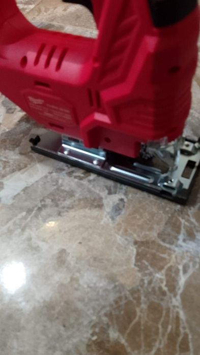 Fierăstrău pendular milwaukee cu baterie de 6A