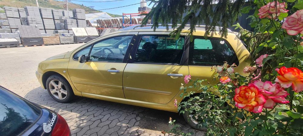 Dezmembrez Peugeot 307 SW 1,6 HDI motor defect, radiat