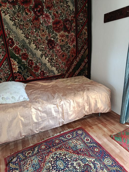 Сдается комната с хозяйкой в частном доме , вход в комнату раздельный