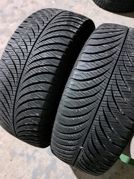 2 anvelope Allseasons 215 55 r17 Goodyear