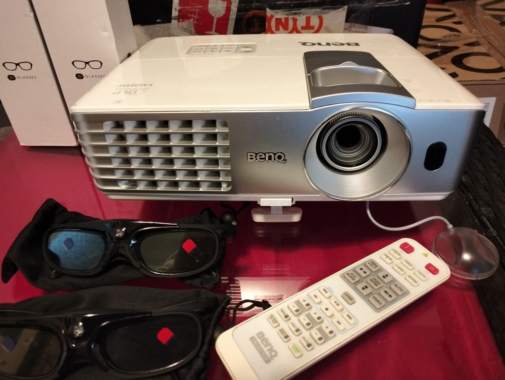 Benq w 1070 videoproiector +2 buc ochelari de3d dlp+(geanta skull )act