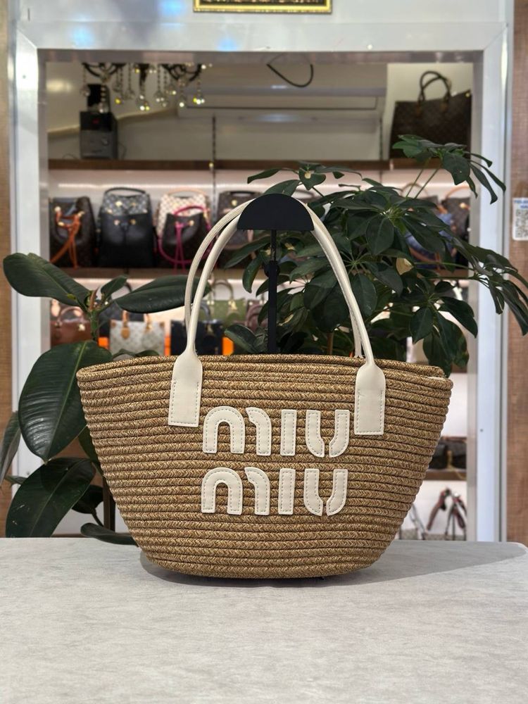 Geanta Miu Miu Noua !!! Dimensiuni 43/21 !!!