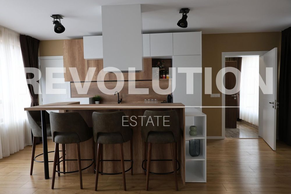 Дава се под наем Двустаен апартамент в Варна, Бриз - 90 кв.м за 700 € - Снимка #2