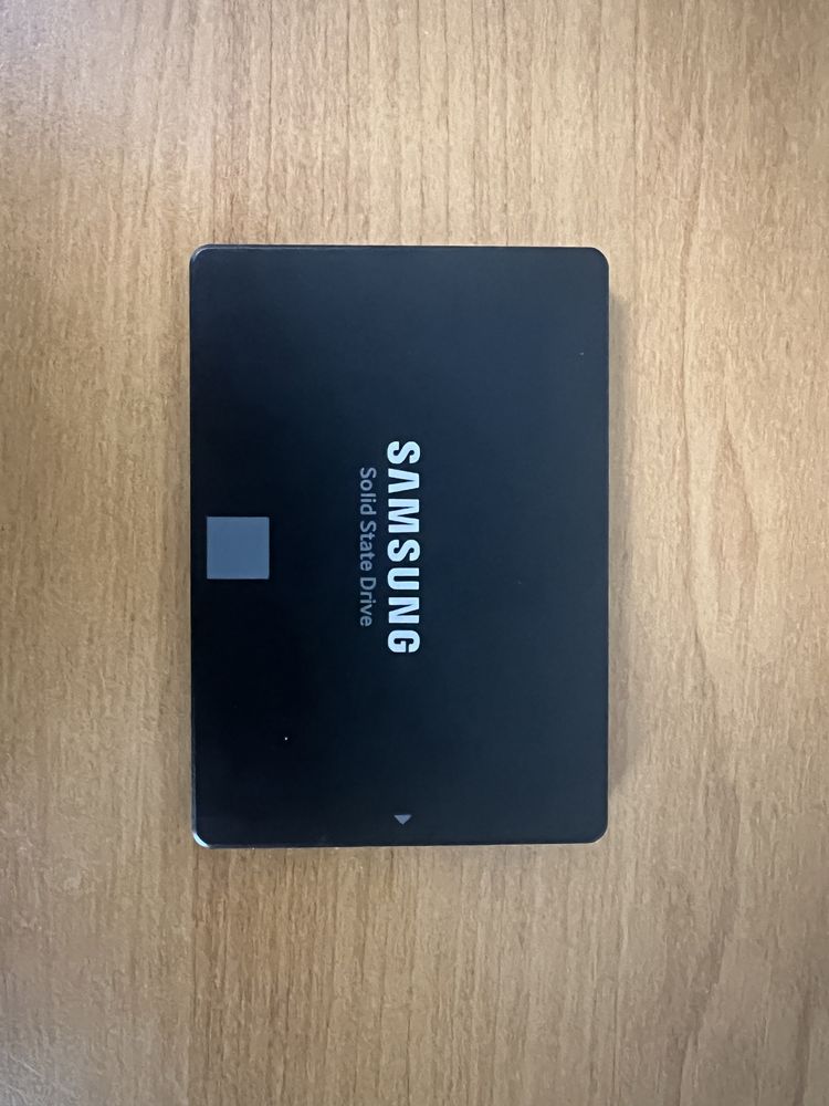 Жесткий диск SSD Samsung 860 EVO 512 Гб