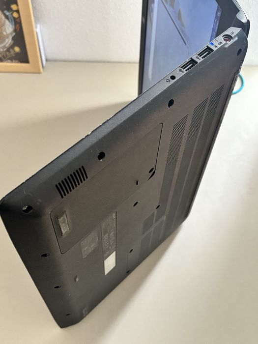 Laptop Gaming• i5-7300HQ• 12gb ram DDR4•Nvidia GTX 1050•Taste luminate