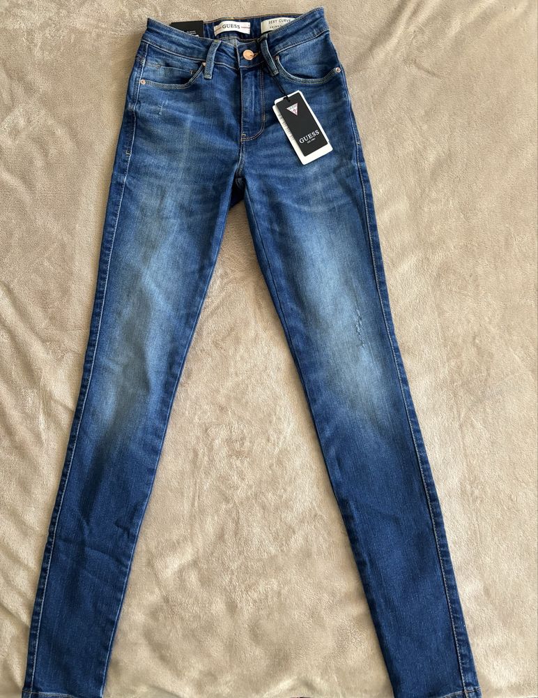 Нови дънки Guess -размер ХС