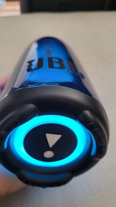 boxa cu lumina JBL Pulse 5 NU este originala