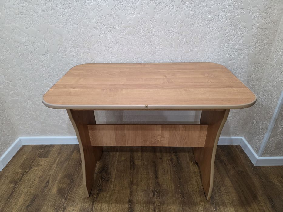 Стол маленький кухни