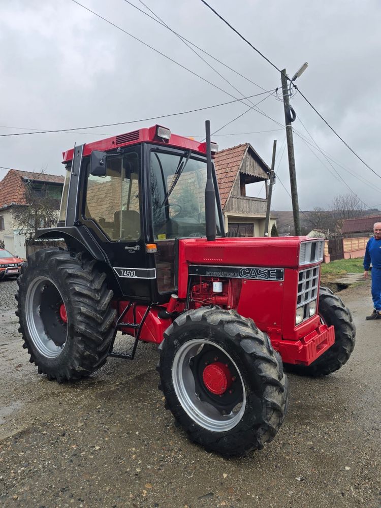 Tractor International 745xl