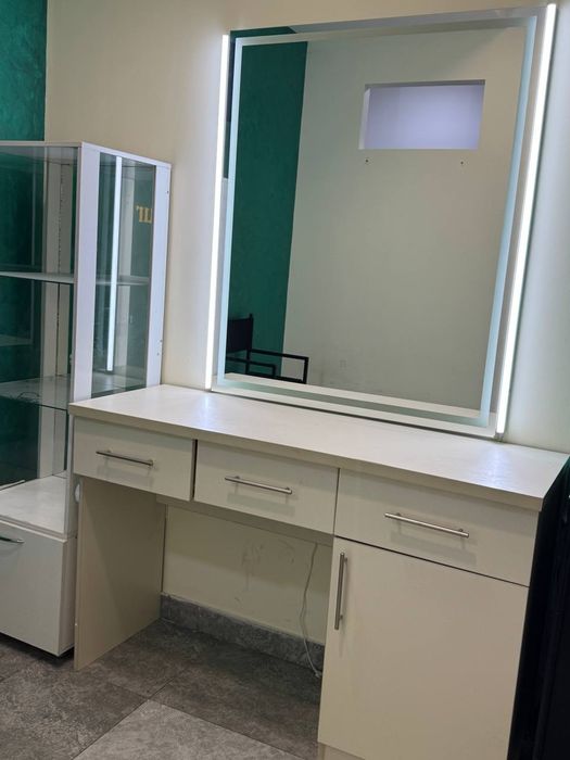 Mebel salon uchun juda ham qulay! Srochno sotiladi!