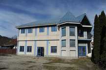 Inchiriere cladire spatiu comercial+hale