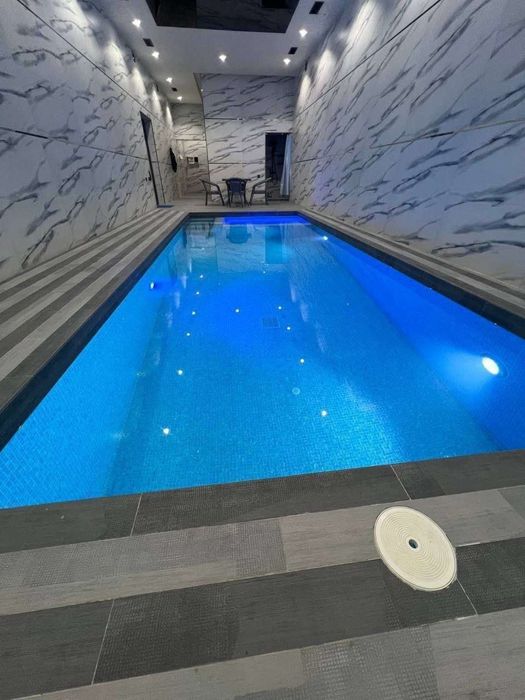 Bezmakler.  Oq toshda TITANIC dacha oila va ulfatla uchun .